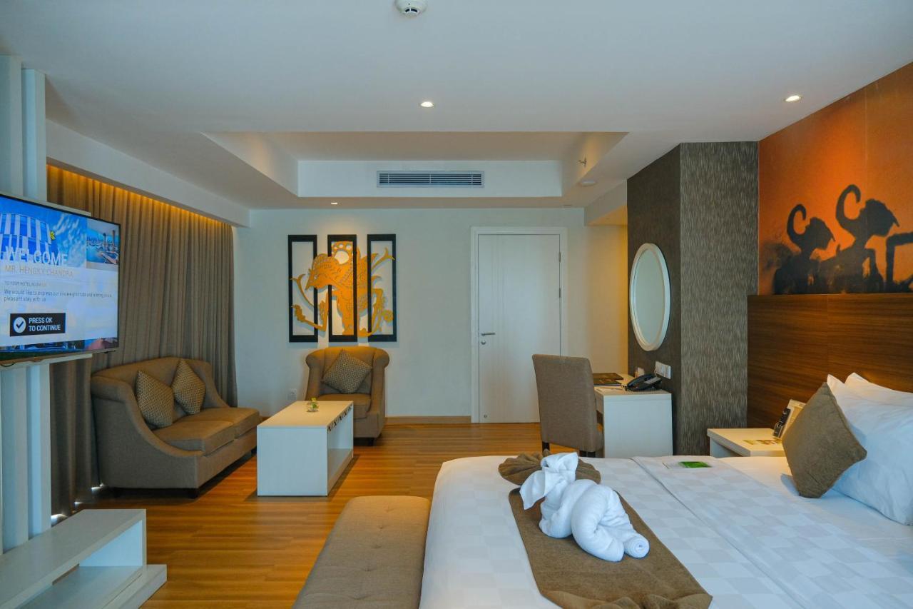 Platinum Adisucipto Hotel & Conference Center Kalasan Exterior foto