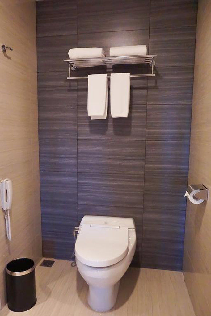 Platinum Adisucipto Hotel & Conference Center Kalasan Exterior foto