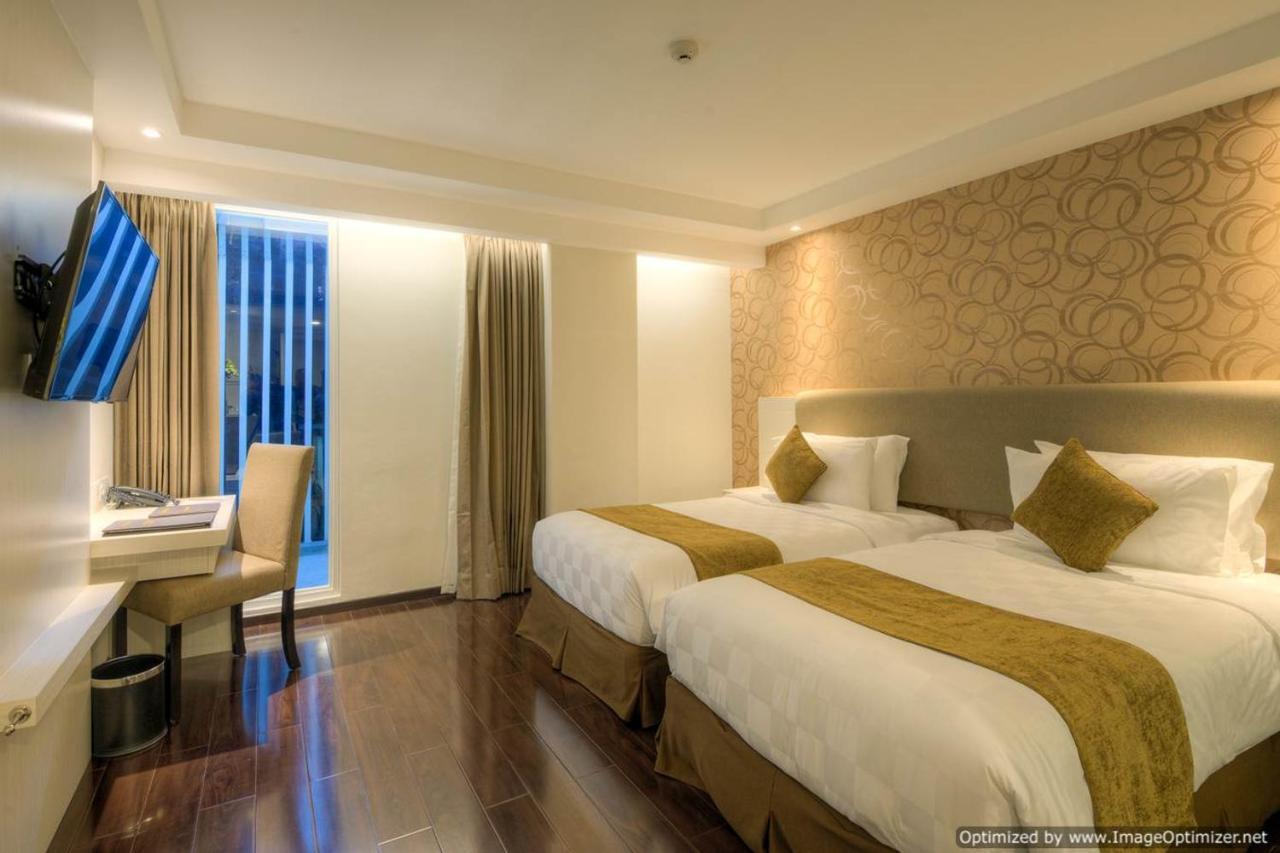 Platinum Adisucipto Hotel & Conference Center Kalasan Exterior foto