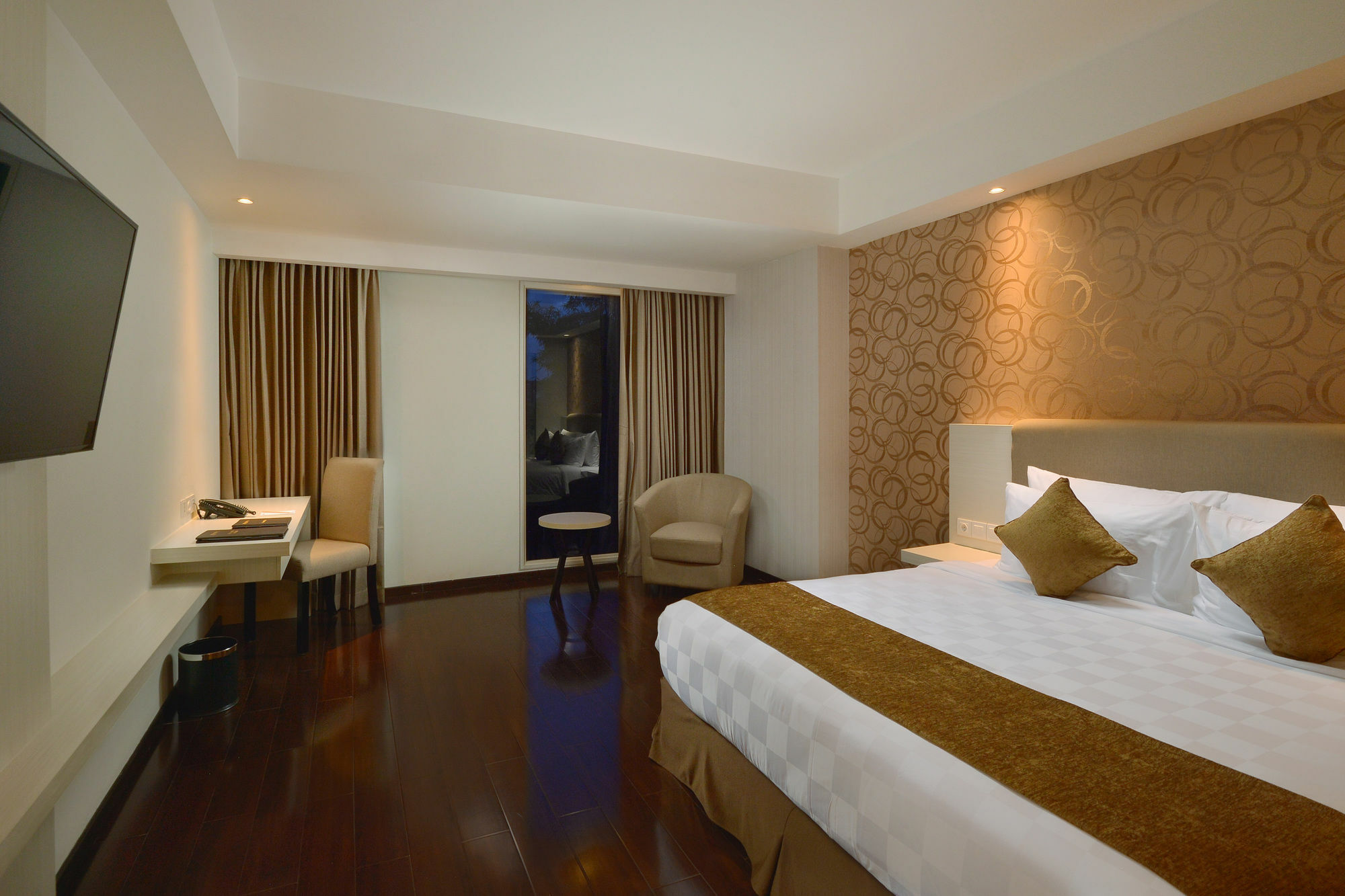 Platinum Adisucipto Hotel & Conference Center Kalasan Exterior foto
