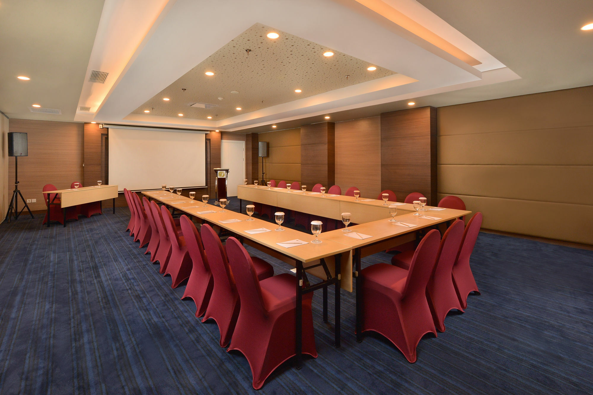Platinum Adisucipto Hotel & Conference Center Kalasan Exterior foto
